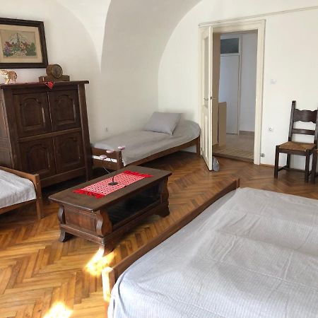 Apartman Becsi Utca شوبرون المظهر الخارجي الصورة