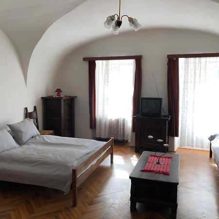 Apartman Becsi Utca شوبرون المظهر الخارجي الصورة