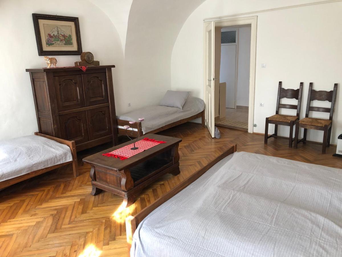 Apartman Becsi Utca شوبرون المظهر الخارجي الصورة