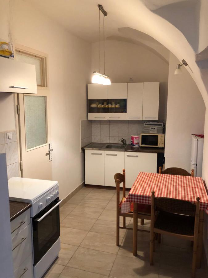 Apartman Becsi Utca شوبرون المظهر الخارجي الصورة