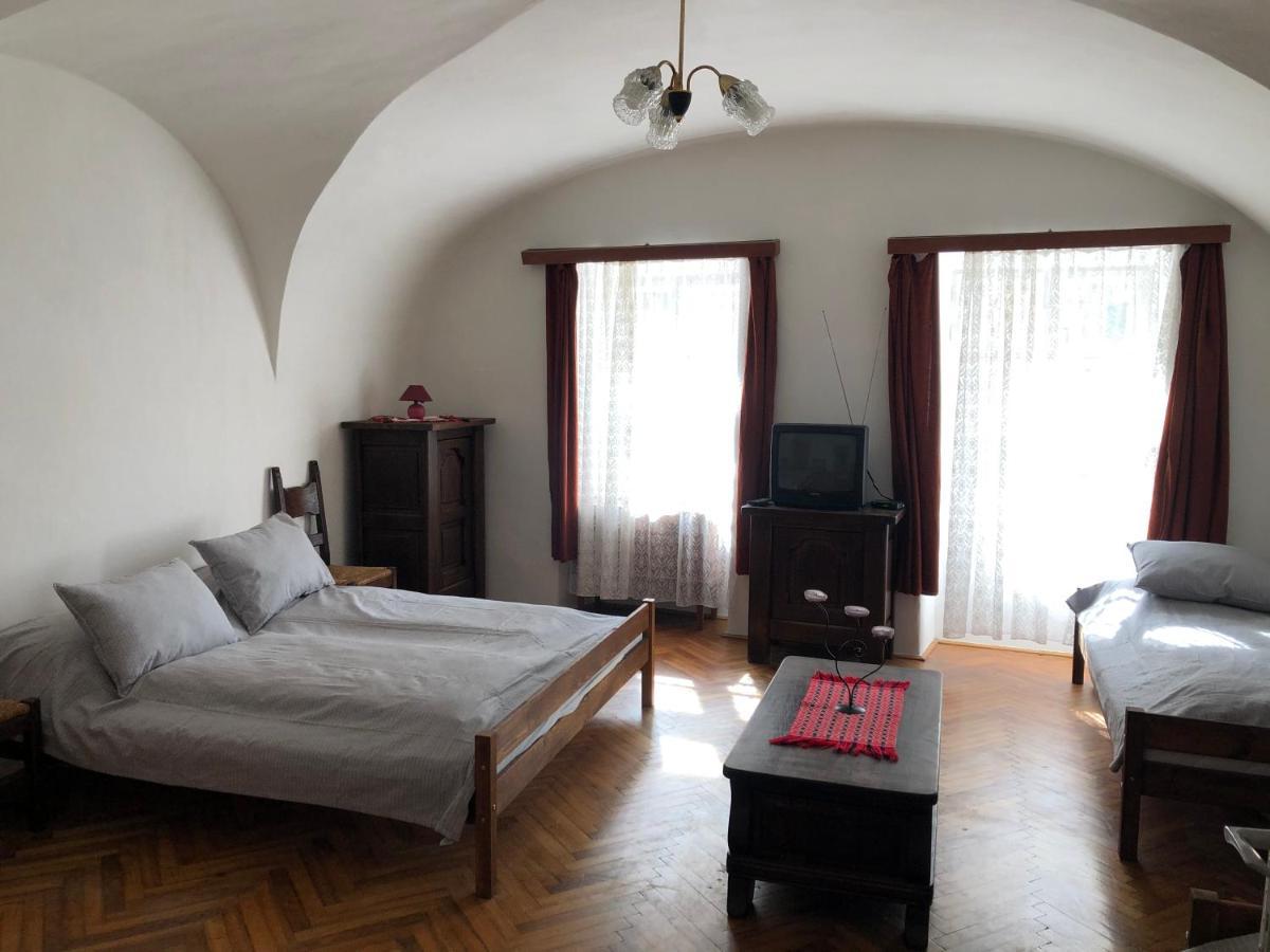 Apartman Becsi Utca شوبرون المظهر الخارجي الصورة