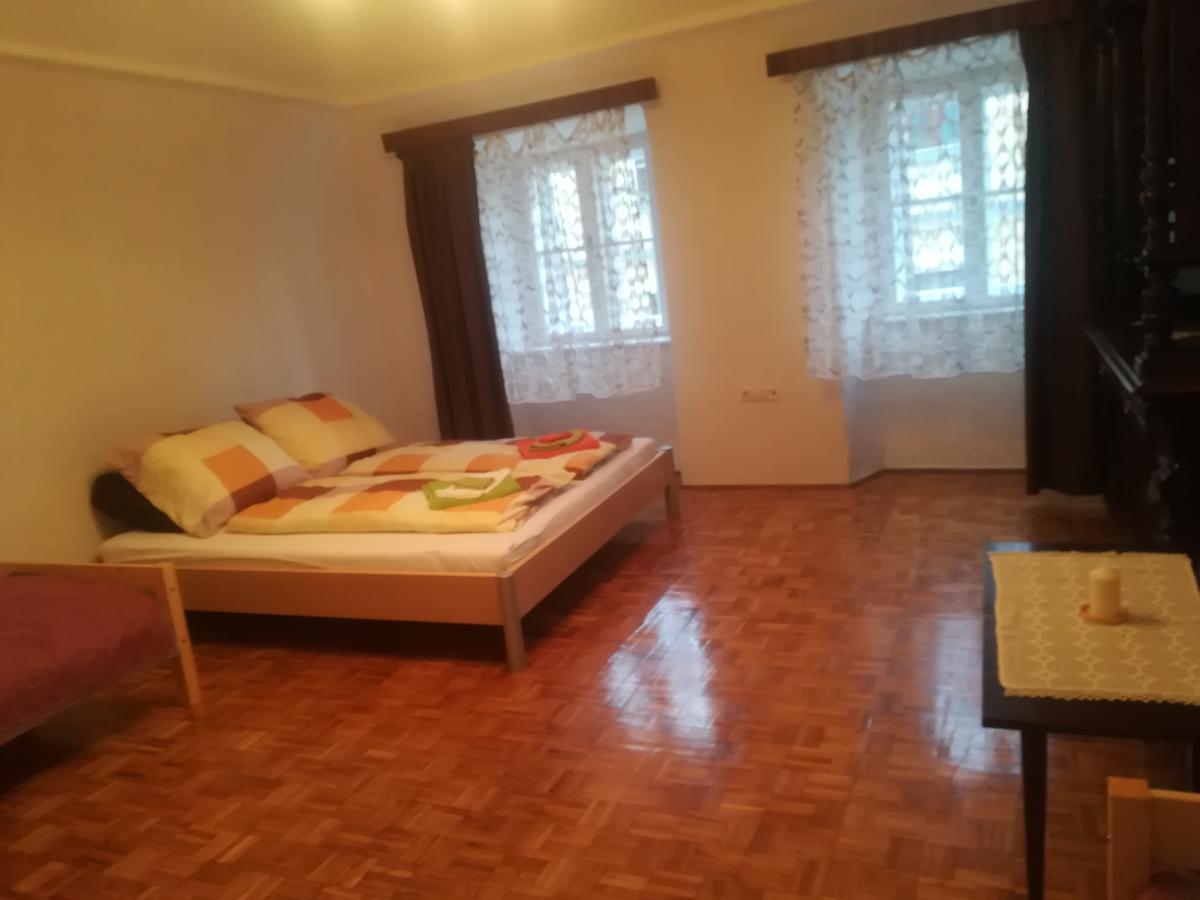 Apartman Becsi Utca شوبرون المظهر الخارجي الصورة