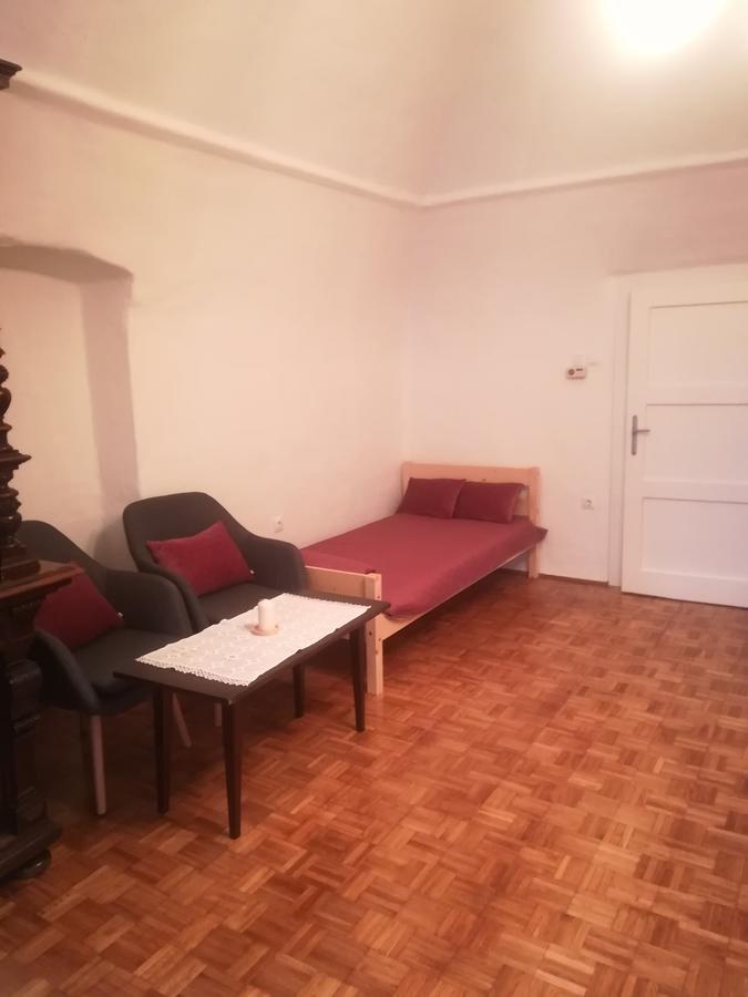 Apartman Becsi Utca شوبرون المظهر الخارجي الصورة